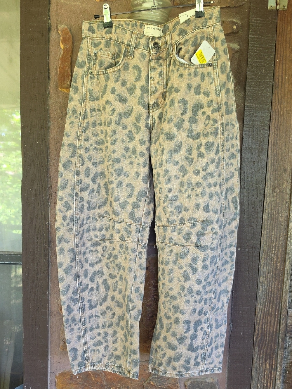 We The Free Leopard Barrel Jeams BNWT Sz 24